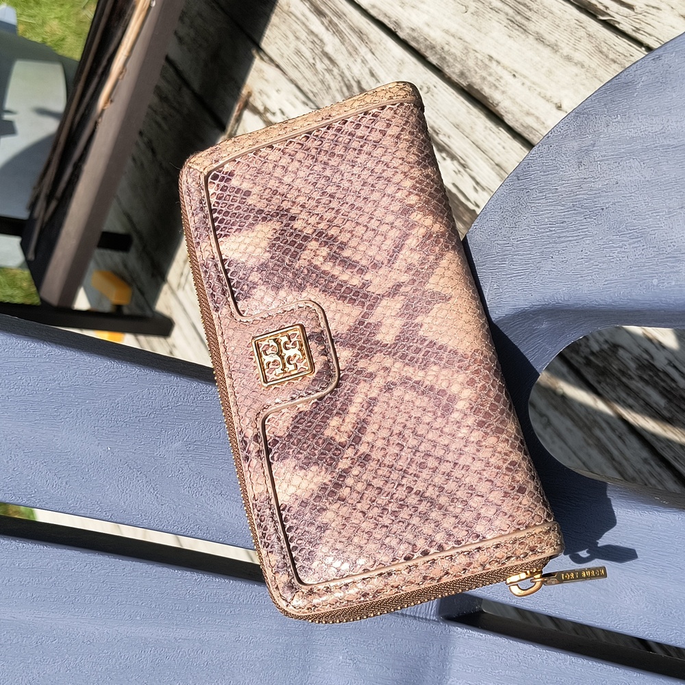 Tory Burch Wallet Leather Snake Print Continental Zip Gold Logos Pulls 8"x4"Rare